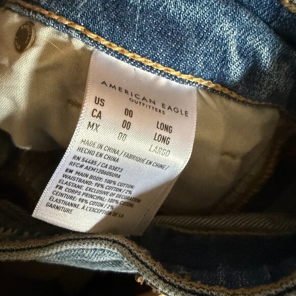 American Eagle Strigid Ripped Mom Jean - Picture 5 of 5
